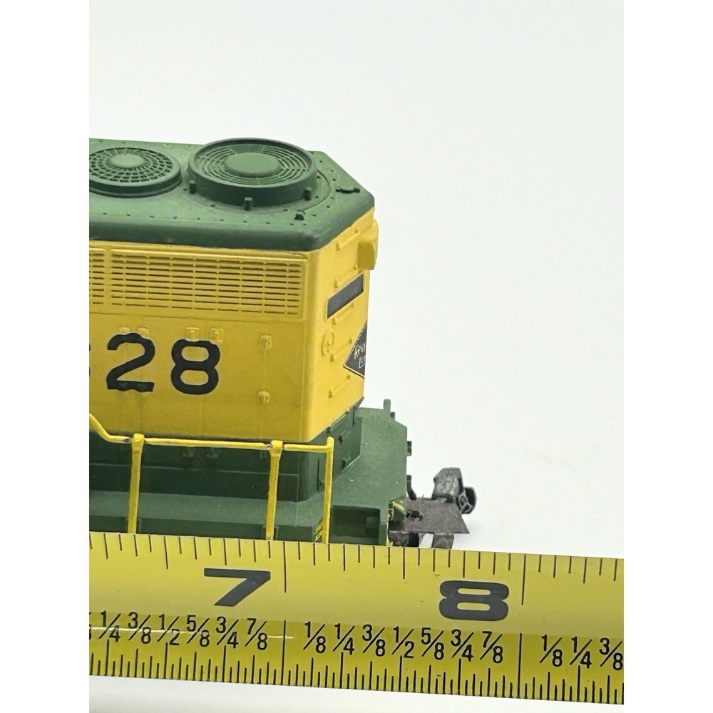 HO Scale Reading Lines 3628 Diesel Locomotive Model Train Untested Parts Repair - Picture 6 of 10